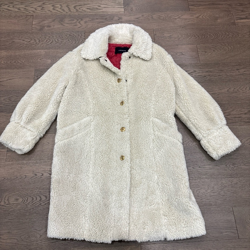 Women's Cream Sherpa Coat Coach
Very good condition